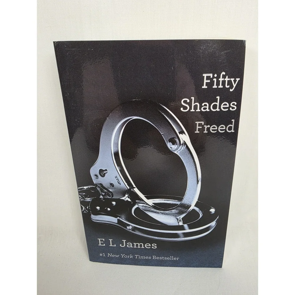 Fifty Shades Freed E L James Romance Novel Softcover NY Times Bestseller‎ Book